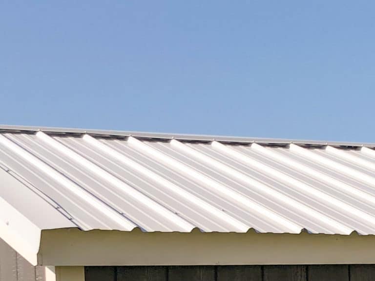 metal roof on wooden dog kennel for sale near bend oregon