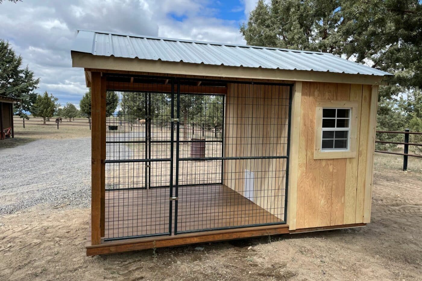 my barnyard- standard dog kennel for ten dogs-
