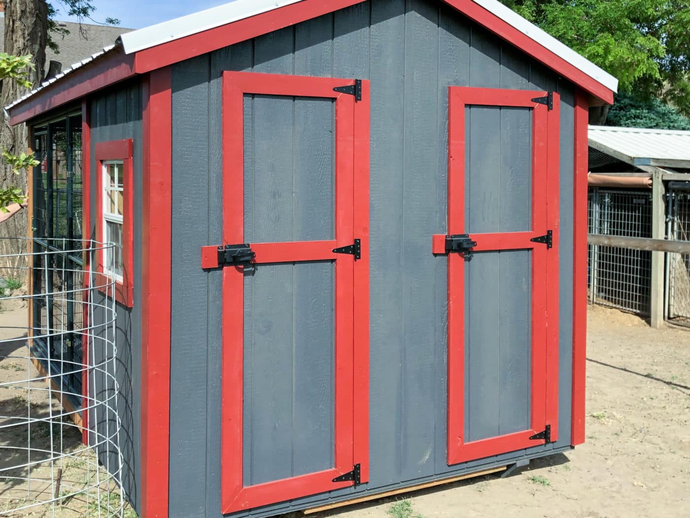 custom color options availabe in washington for custom hand built dog kennel